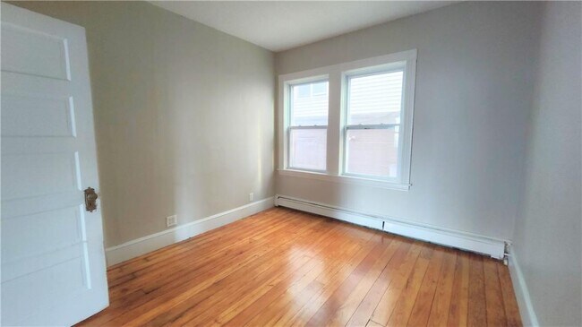 Building Photo - 126 Welles St