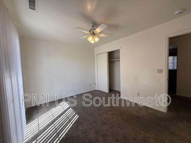 Building Photo - 9560 E Lakeshore Dr