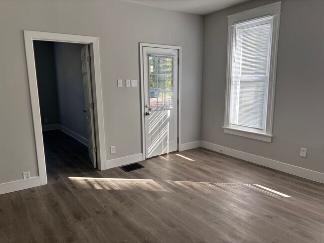 Building Photo - 1427 Wall St