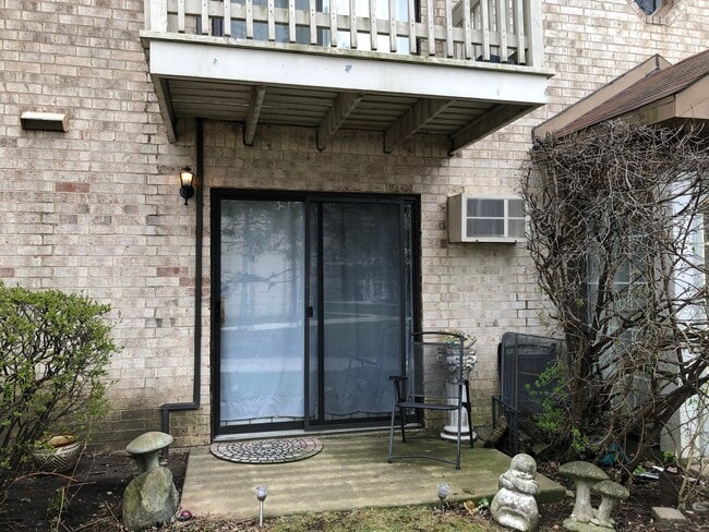 Building Photo - 446 Osage Ln