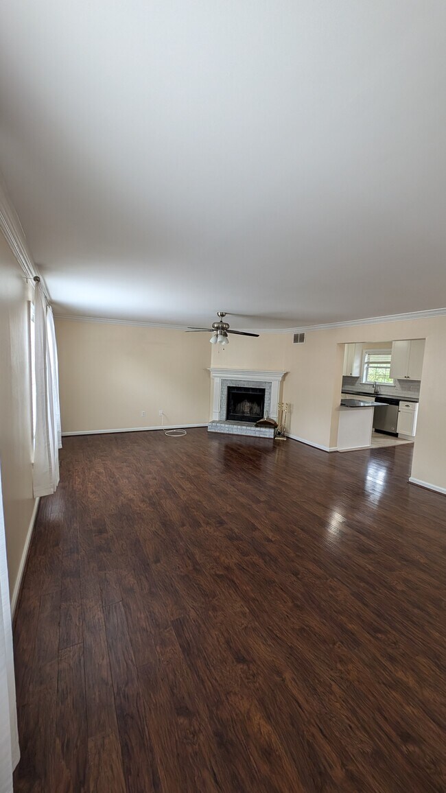 Building Photo - 1185 Ashford Ln