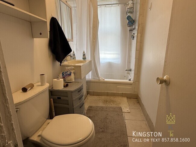 Building Photo - 238 Hemenway St