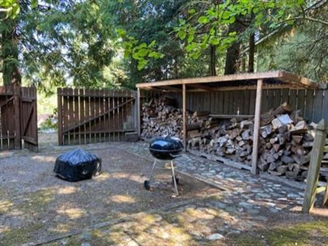 Building Photo - 823 SW Castilian Dr