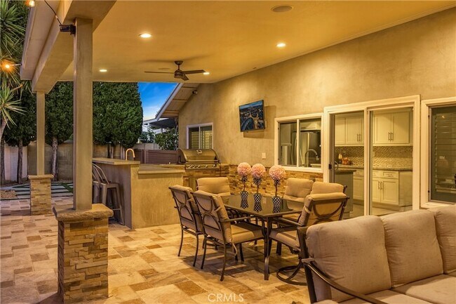 Building Photo - 1320 N Van Gogh Cir