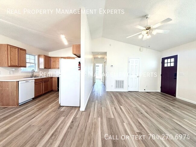 Building Photo - 123 Garden St