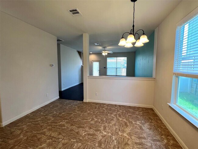 Building Photo - 801 Alamo Plaza Dr