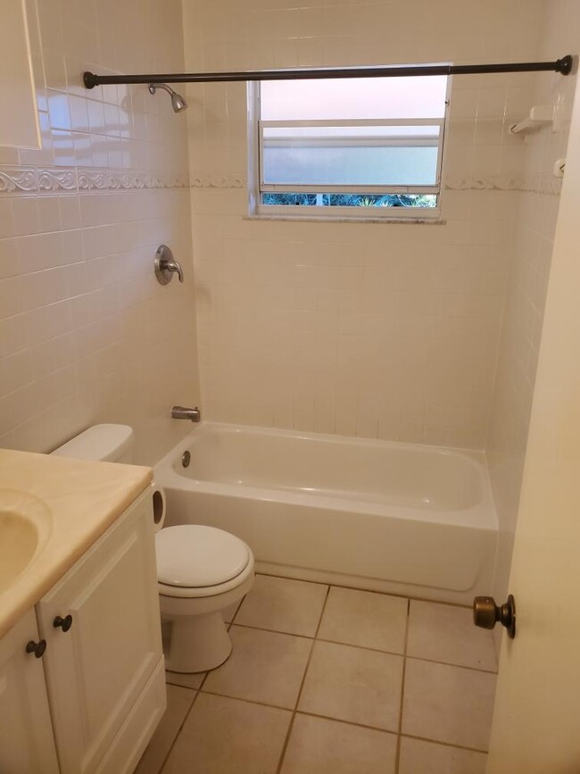 Remodeled Bath - 9192 SE Parkway Dr