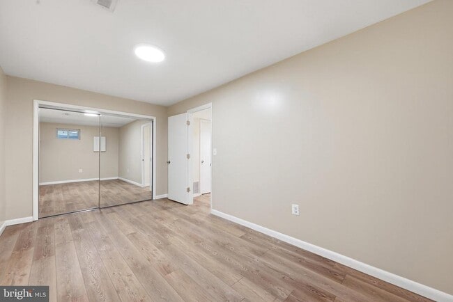 Building Photo - 8811 Burbank Rd