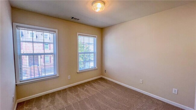 Building Photo - 11065 Brunson Dr