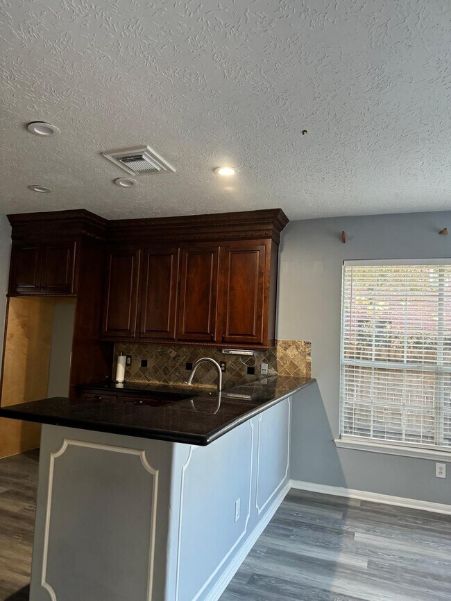 Building Photo - 1722 Evergreen Ln