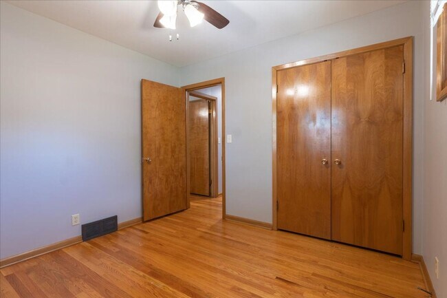 Building Photo - 7221 Lexington Ave
