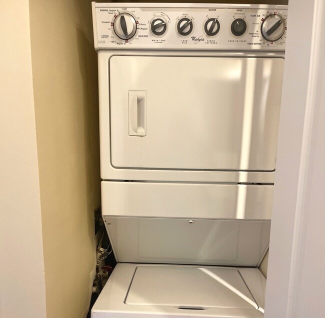 Building Photo - 683 Cleo Ct