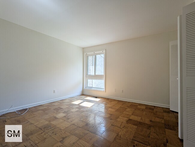 Building Photo - 8675 Seasons Way