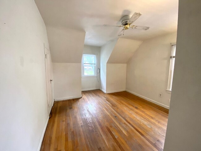 Building Photo - 5 bed 1.5 Bath Single Family Home! Near NDSU!