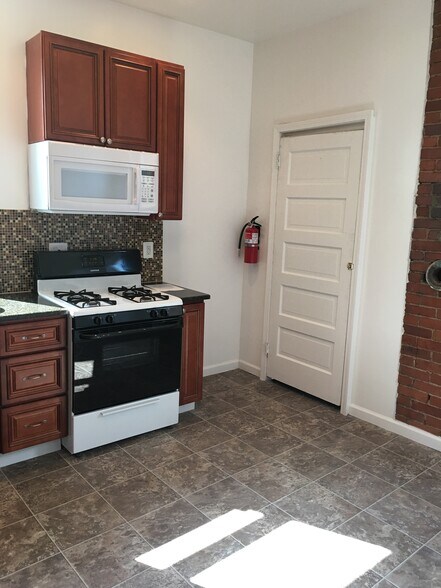 Building Photo - 3306 Iowa St