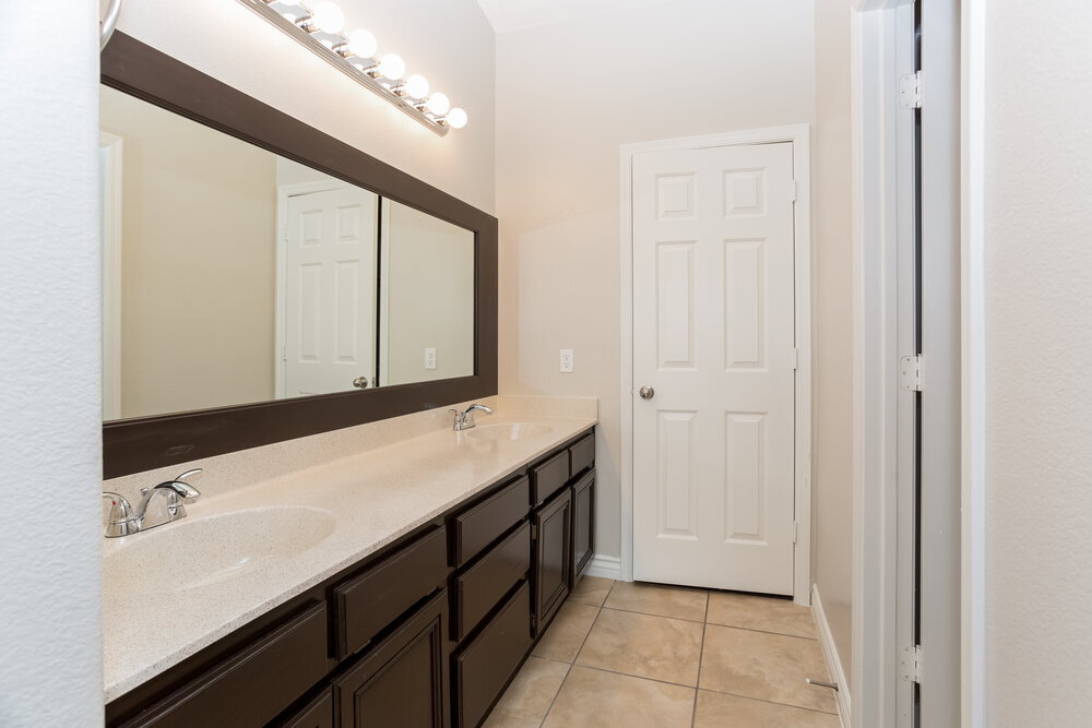 Building Photo - 4565 Savin Cir