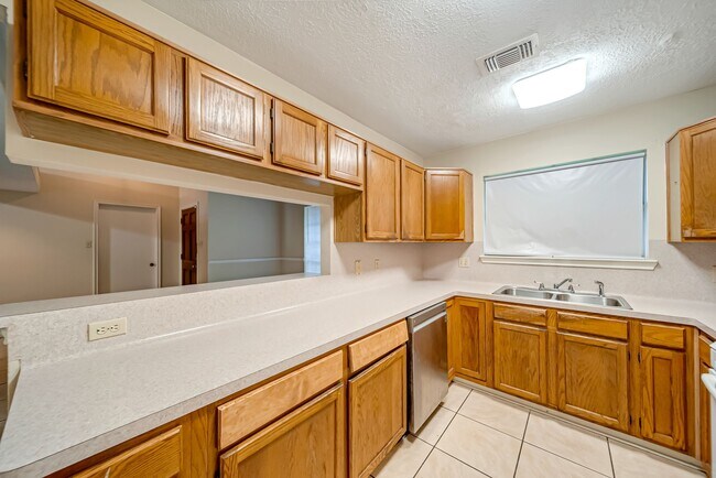 Building Photo - 3812 Redbud Dr