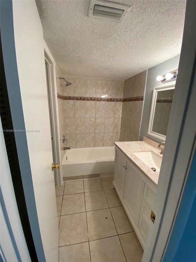 Building Photo - 1042 Adams Ave