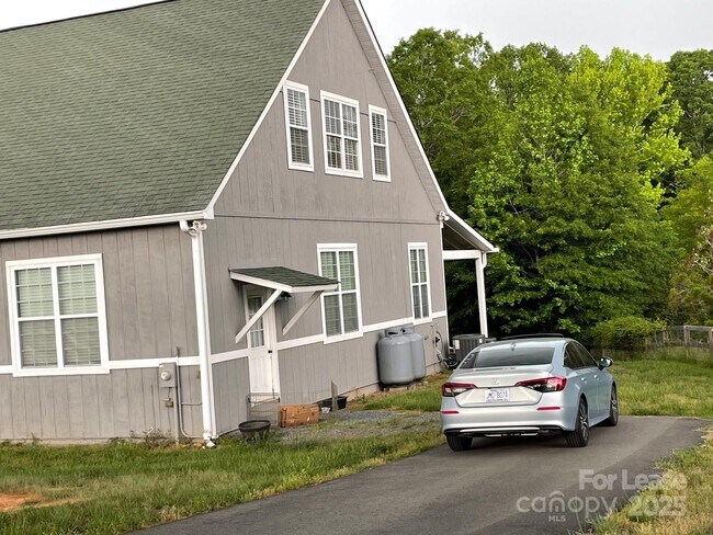 Primary Photo - 5312 Davis Rd