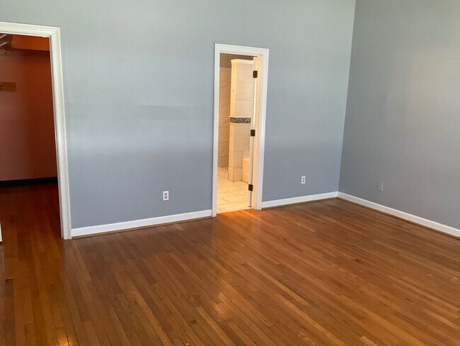 Building Photo - 300 Brook Hollow Dr