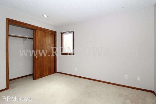 Building Photo - 9309 Sandler Dr