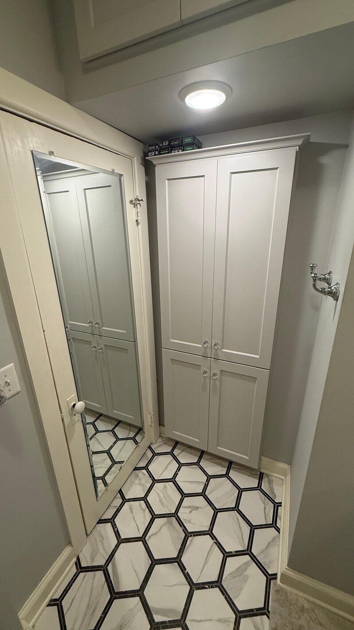 Bathroom 2 - 528 E Glover Ave