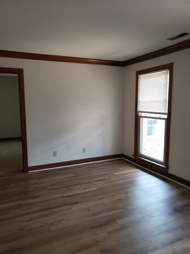 Building Photo - West Raleigh. Perfect for Roommates. Walk to NCSU! On Wolfline.