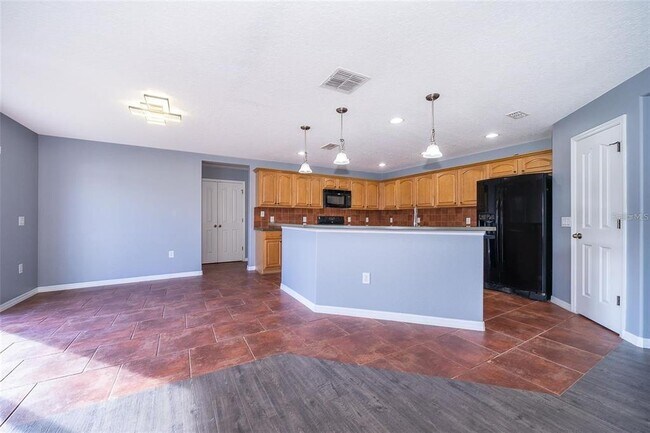 Building Photo - 337 Alfani St