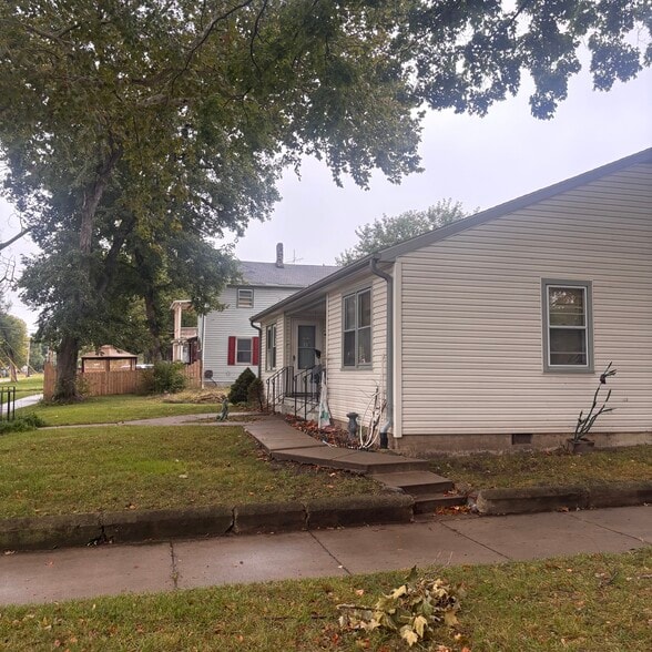 Building Photo - 923 SW 8th Ave