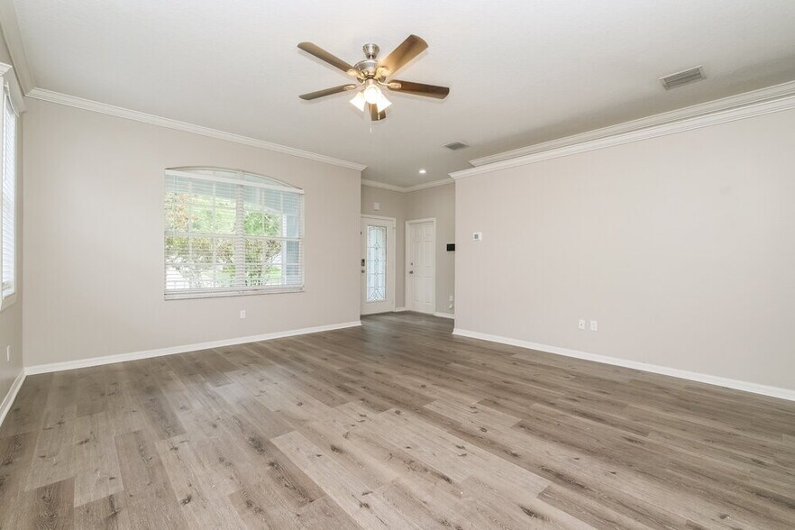 Building Photo - 6637 Cambridge Park Dr