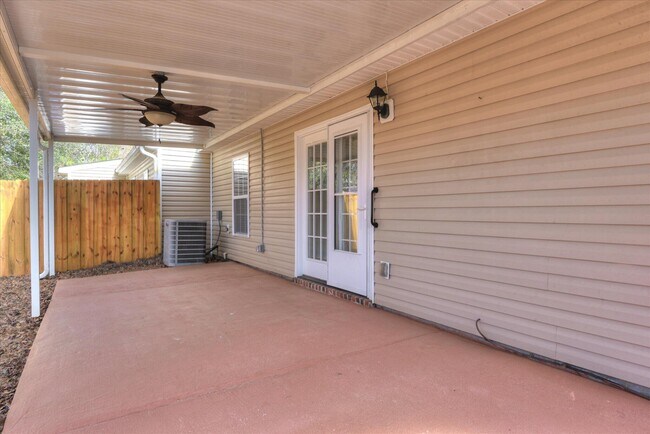 Building Photo - 136 Haley Dr