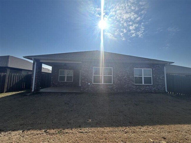 Building Photo - LIMITED TIME DEAL! $350 OFF FIRST MONTH RENT