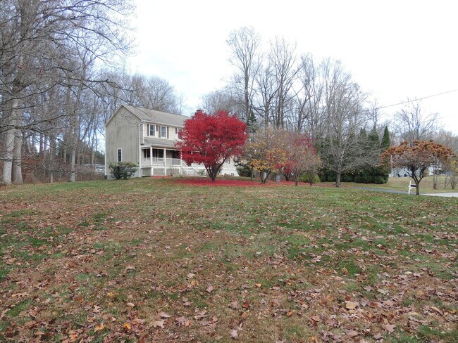 Building Photo - 12 Cardinal Ln