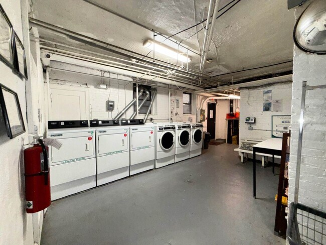 Building Photo - 36 Duncan Ave