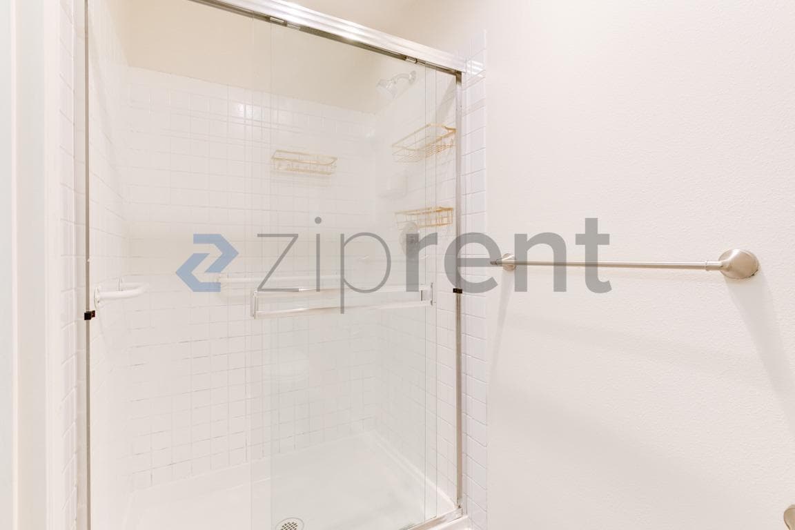 Building Photo - 1674 118th Ave SE