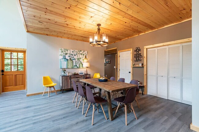 Building Photo - 43 Medina Ct