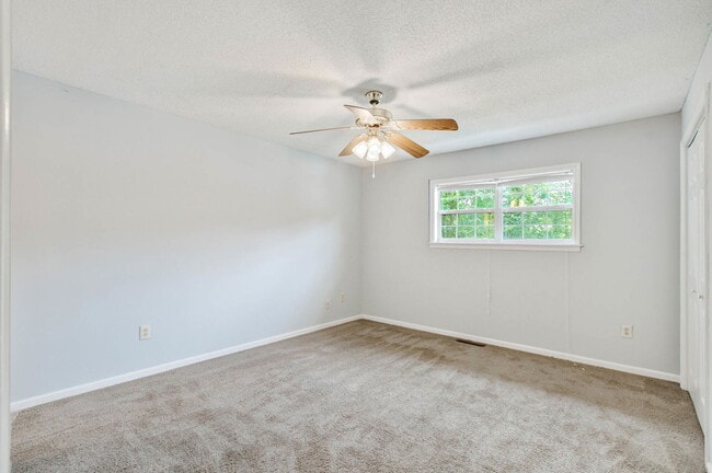 Building Photo - 107 Hickory Ln
