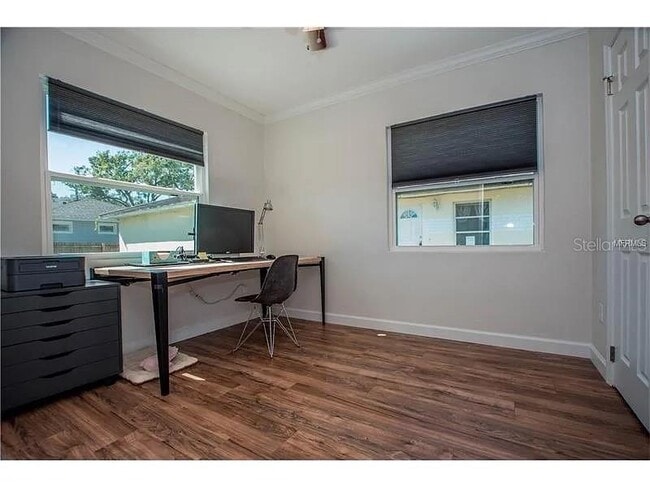 Building Photo - 104 W Osborne Ave