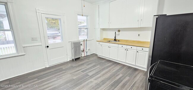 Building Photo - 128 S Rebecca Ave