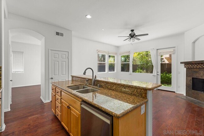 Building Photo - 11370 W San Raphael