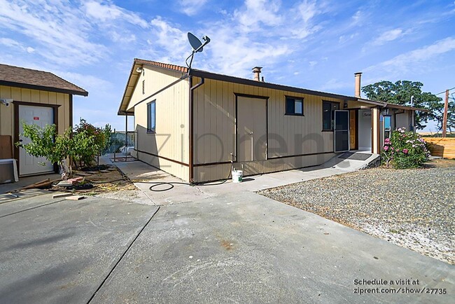 Building Photo - 17510 Rancho Tehama Rd