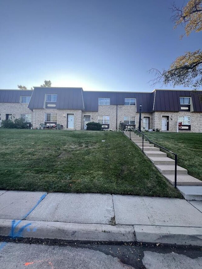 Building Photo - Great Littleton Location!! (56LO)