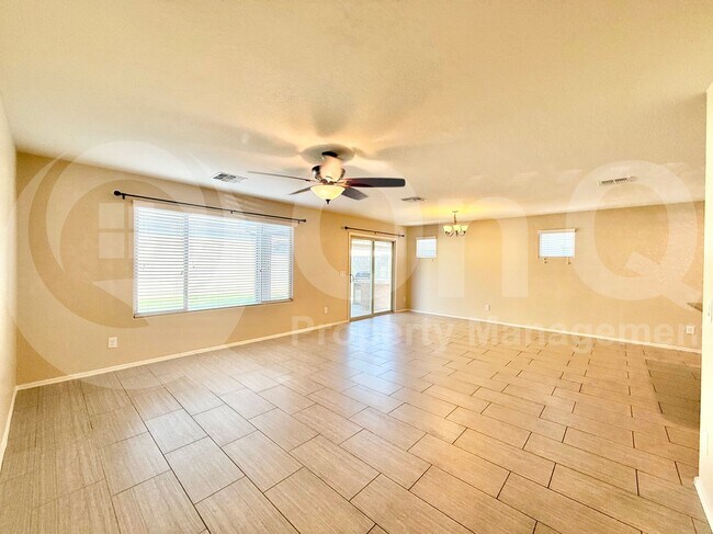 Building Photo - 1147 S Sawyer