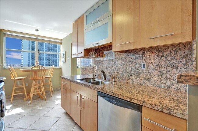 Building Photo - 1833 S Ocean Dr