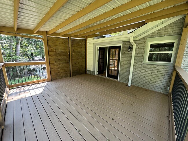 Building Photo - Spacious 3/2.5 House in Twickenham Estates...