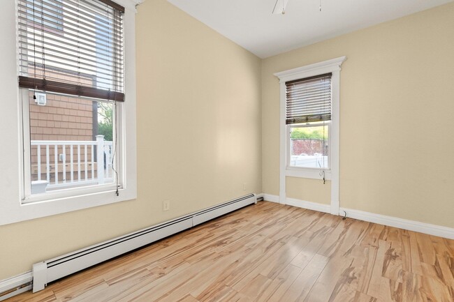 Building Photo - 302 Clerk St