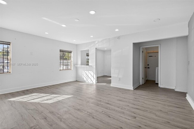 Building Photo - 708 SW 10th St