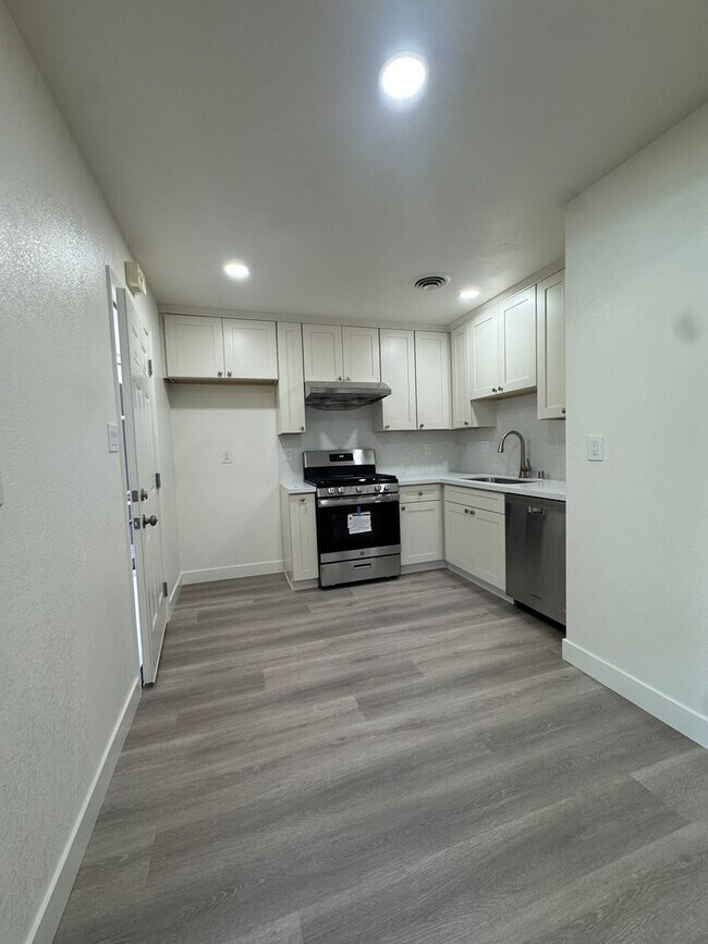 Building Photo - Samantha Way