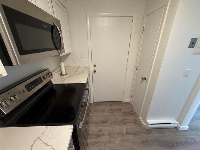 Building Photo - 151 Providence Rd