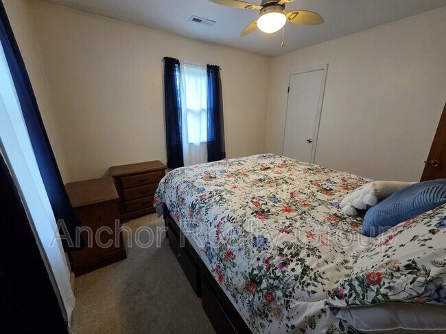 Building Photo - 14 Al St